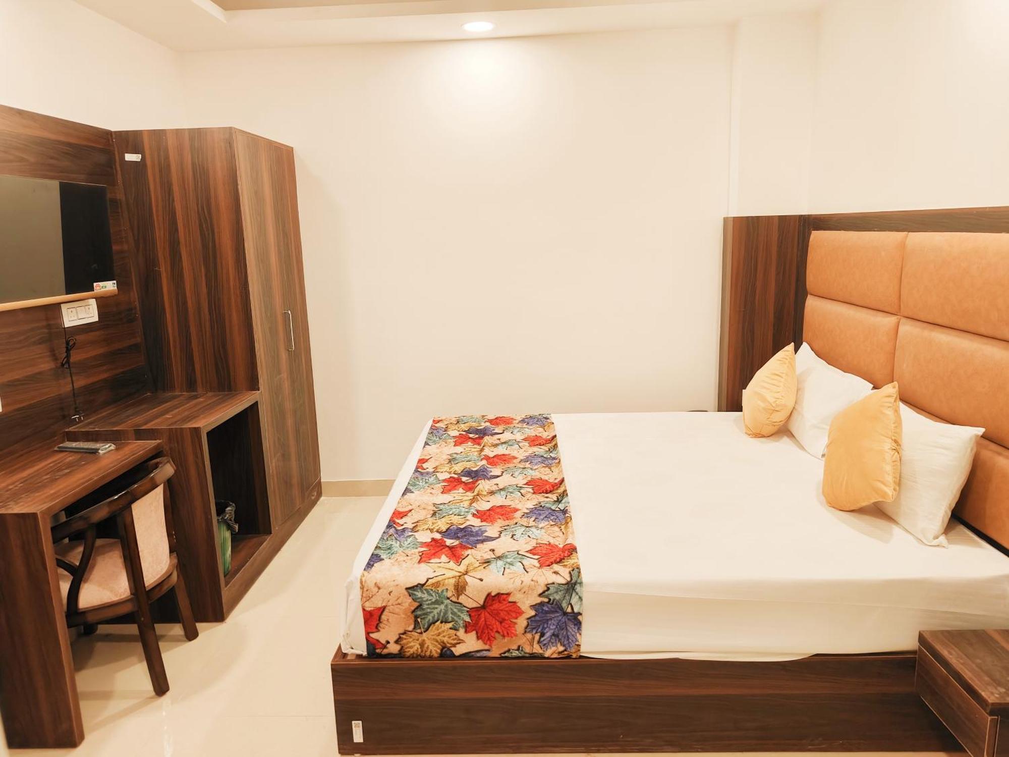Tela Near Igi Airport Delhi 4* New Delhi
