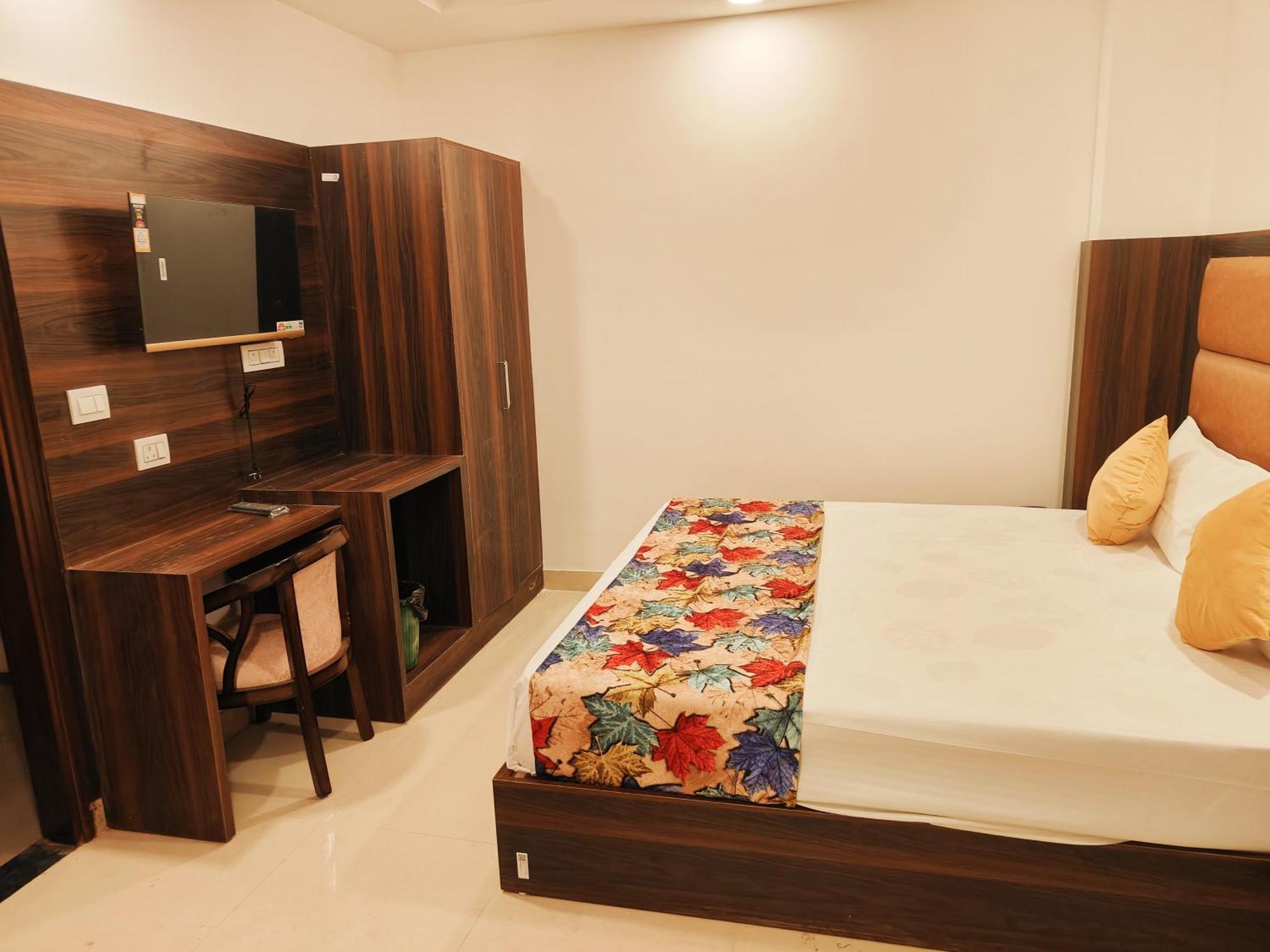 Tela Near Igi Airport Delhi 4* New Delhi